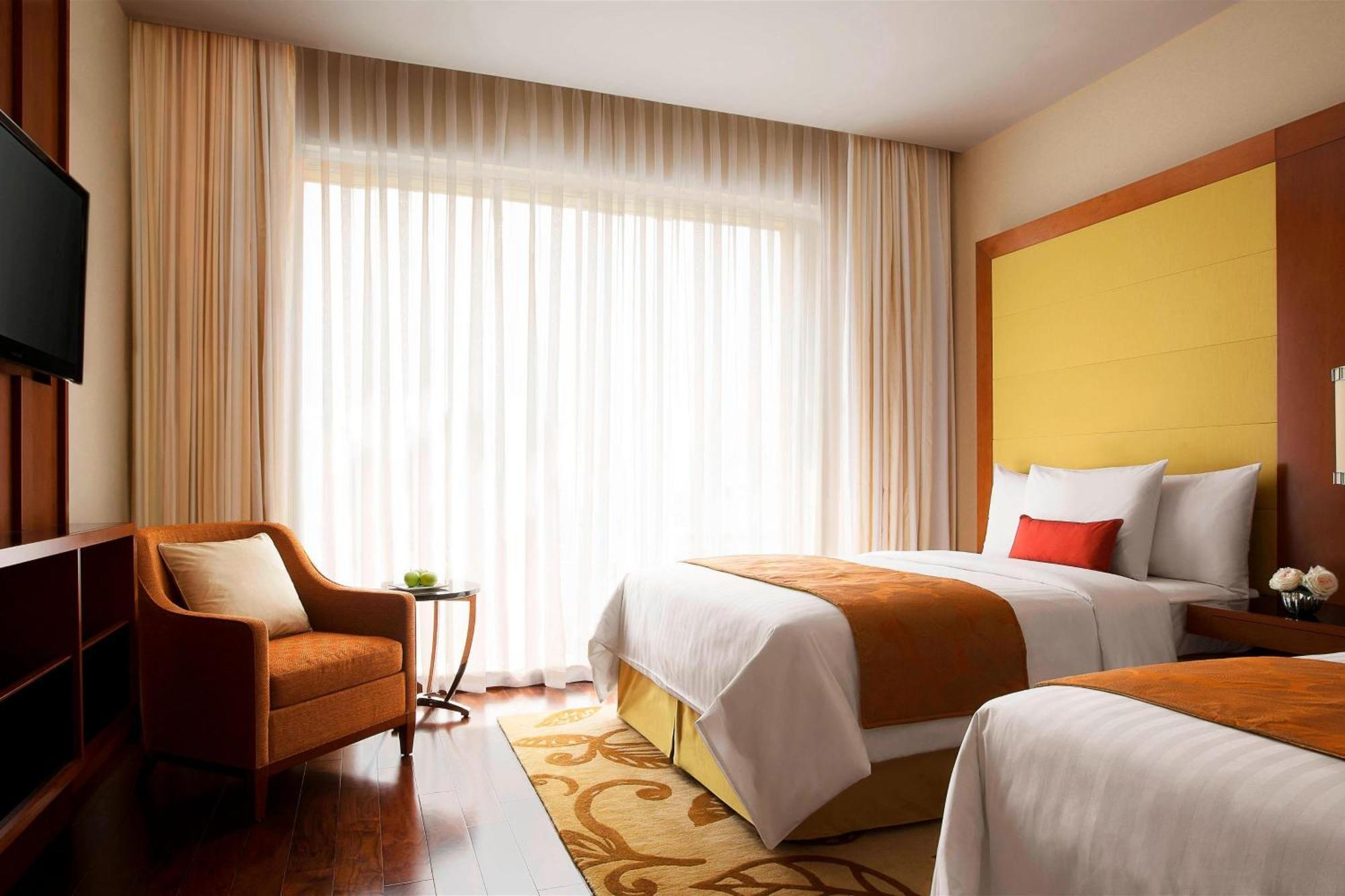 Courtyard By Marriott Kochi Airport Hotell Nedumbassery Eksteriør bilde A room at the hotel