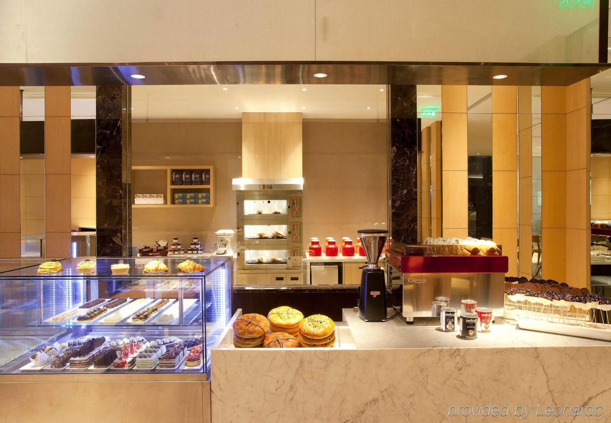 Courtyard By Marriott Kochi Airport Hotell Nedumbassery Eksteriør bilde The Coffee Shop